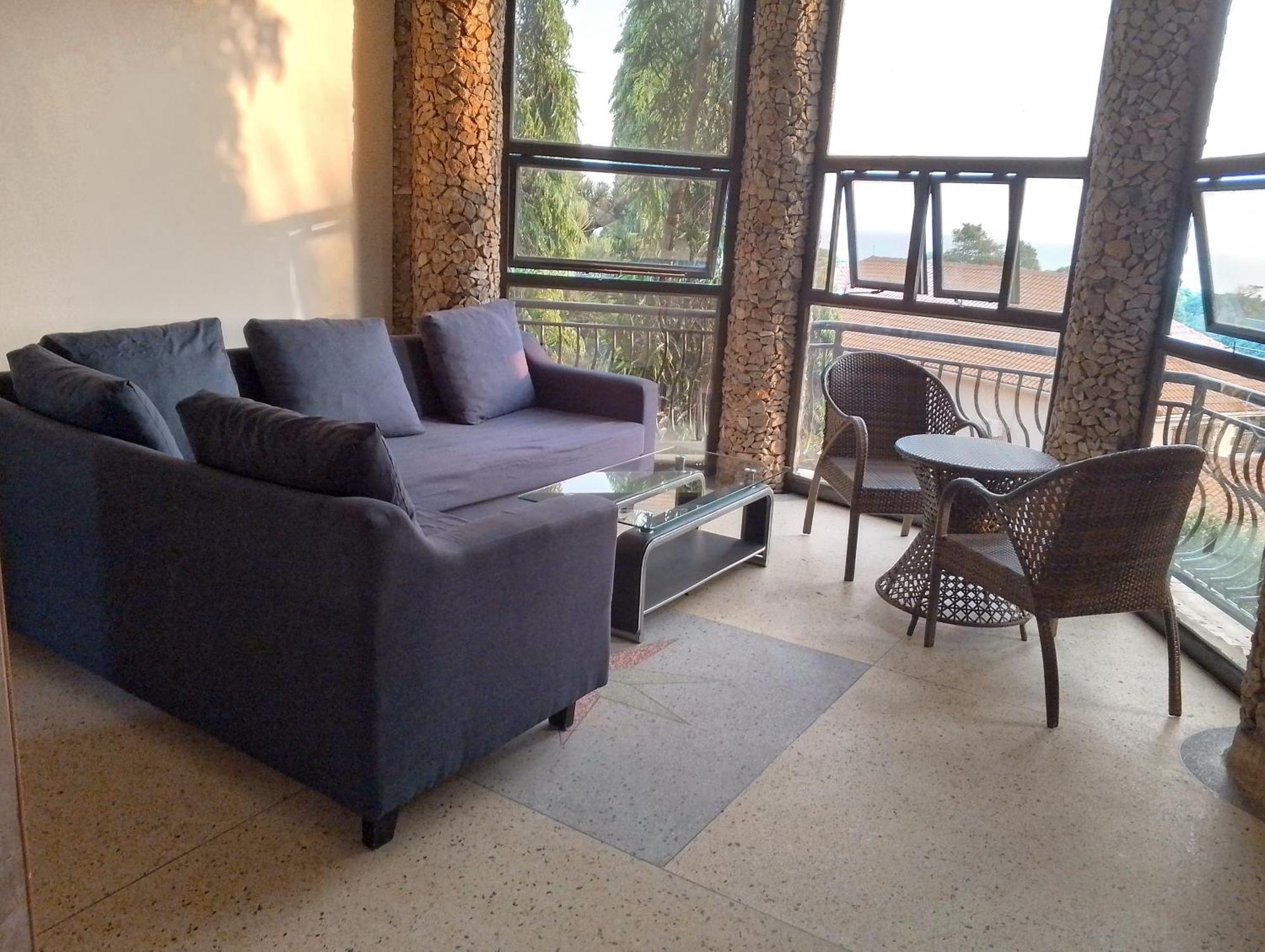 Discovery Courts Hotel Entebbe Exterior foto